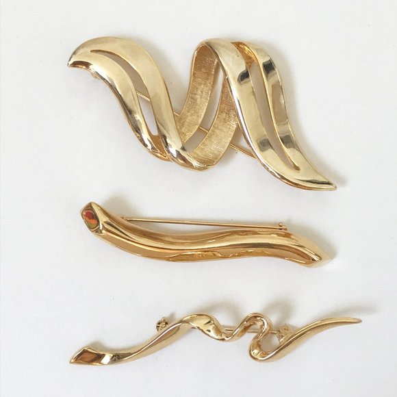 Jewelry - Vintage Polished Shiny Gold Tone Abstract Classic Squiggle Brooches Lot of 3